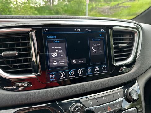 Used 2018 Chrysler Pacifica Touring-L Plus w/ S Appearance Package FWD image 21