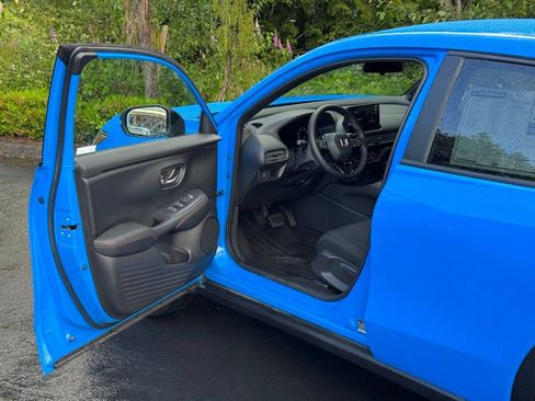Used 2027 Honda HR-V Sport image 6