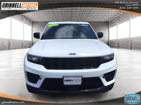 Used 2023 Jeep Grand Cherokee Altitude AWD/4WD image 2
