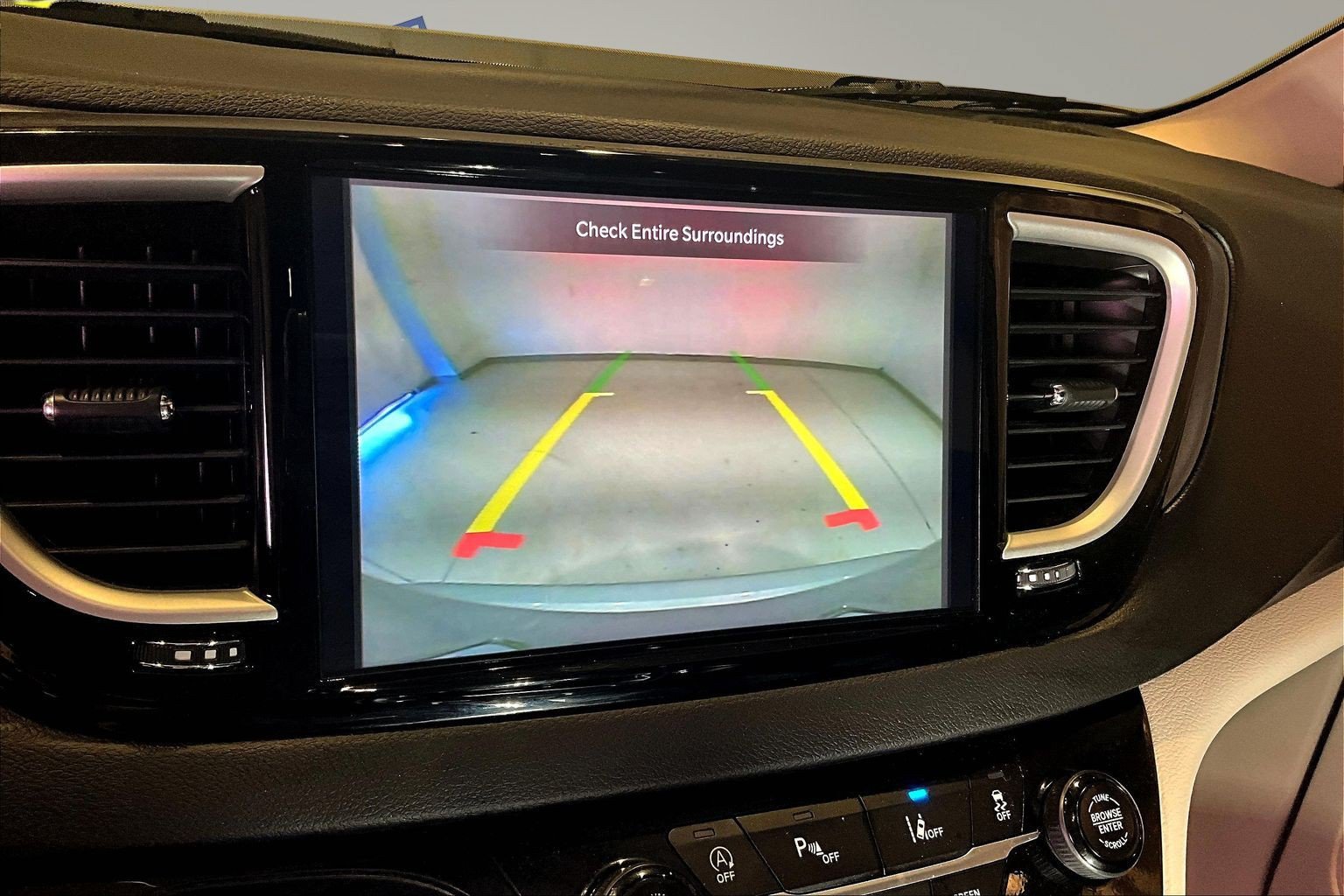 Used 2024 Chrysler Pacifica Touring-L FWD image 15