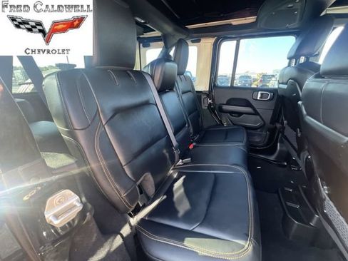 Used 2024 Jeep Wrangler Unlimited Sahara w/ Technology Group AWD/4WD image 32