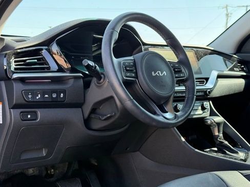 Used 2022 Kia Niro EX Premium image 21