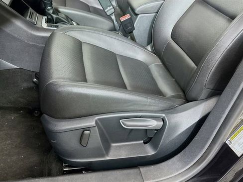 Used 2013 Volkswagen Tiguan SE image 17
