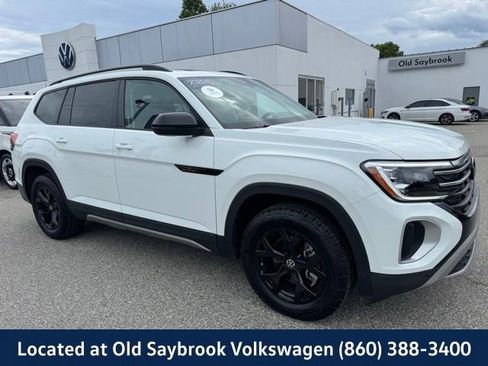 Certified 2025 Volkswagen Atlas Peak Edition SE AWD/4WD image 3