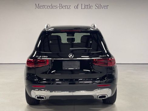 Used 2026 Mercedes-Benz GLB 250 4MATIC image 4