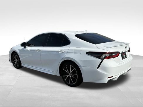Used 2023 Toyota Camry SE w/ Convenience Package FWD image 3