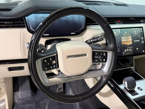 Used 2024 Land Rover Range Rover SE AWD/4WD image 4