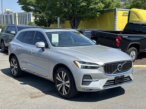 Used 2022 Volvo XC60 B5 Inscription w/ Advanced Package FWD image 1