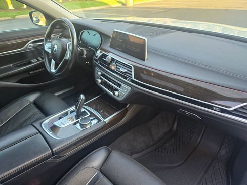 Used 2018 BMW 750i xDrive image 29
