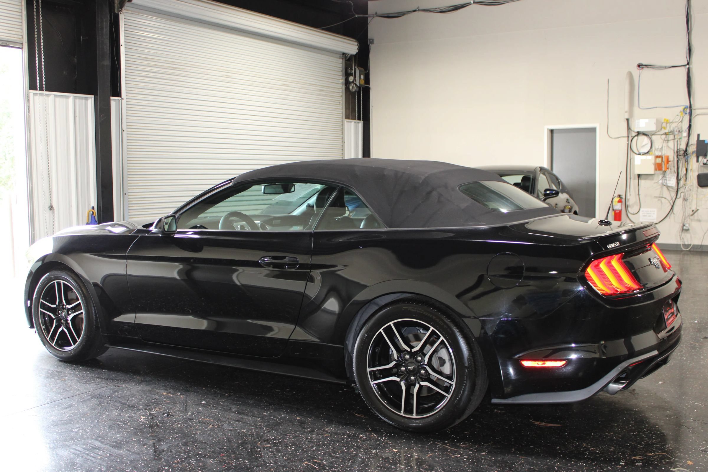 Used 2018 Ford Mustang Premium RWD image 5