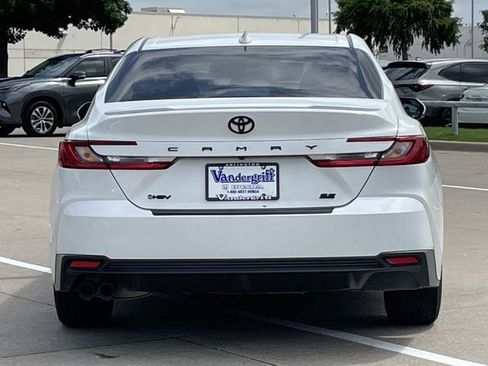 Used 2025 Toyota Camry SE w/ Convenience Package FWD image 5