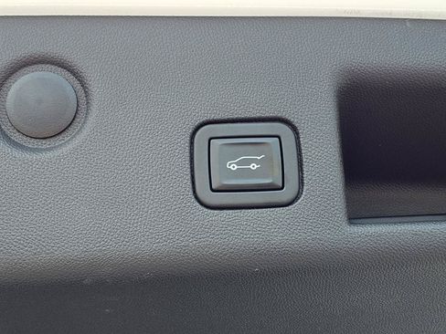 Used 2021 Chevrolet Equinox Premier FWD image 27