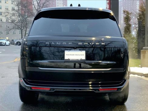 Used 2024 Land Rover Range Rover SE image 4