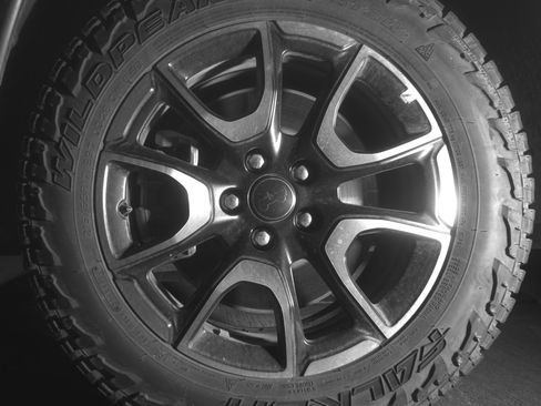 Used 2025 Jeep Compass Trailhawk AWD/4WD image 12