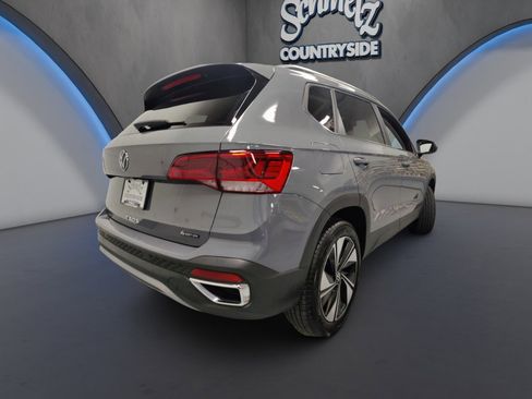 Used 2024 Volkswagen Taos SE AWD/4WD image 11