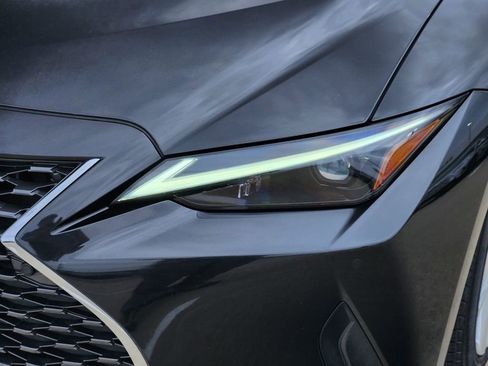 Used 2023 Lexus IS 300 w/ Comfort Package RWD image 9