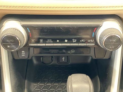 Used 2021 Toyota RAV4 XLE image 21