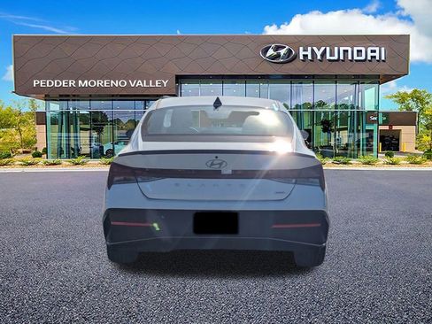 New 2025 Hyundai Elantra SEL image 5