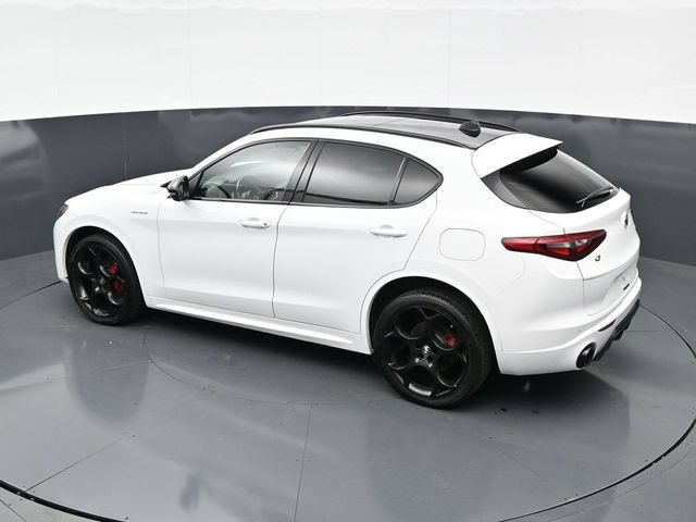 Used 2022 Alfa Romeo Stelvio Veloce AWD/4WD image 43