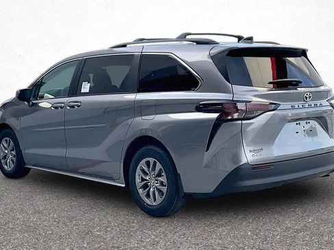 New 2026 Toyota Sienna LE image 3