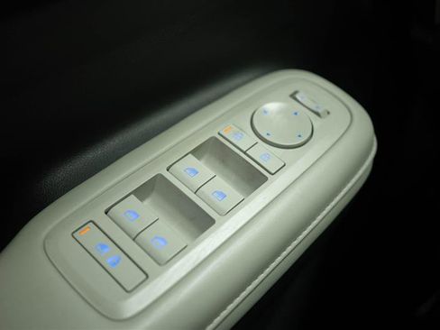 Used 2025 Hyundai Santa Fe SEL FWD image 30