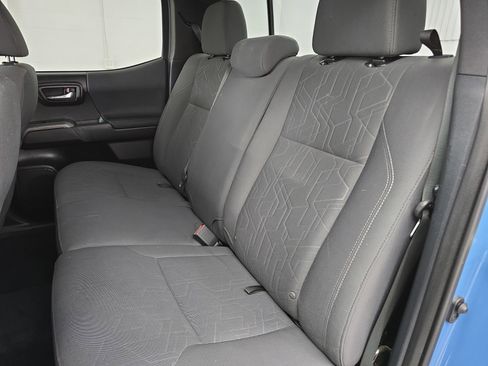 Used 2019 Toyota Tacoma TRD Off-Road w/ Technology Package image 13