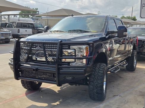 Used 2019 Ford F250 Lariat w/ Lariat Ultimate Package AWD/4WD image 3