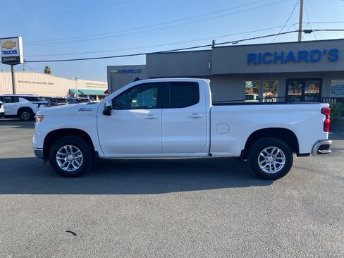 Used 2025 Chevrolet Silverado 1500 LT image 3