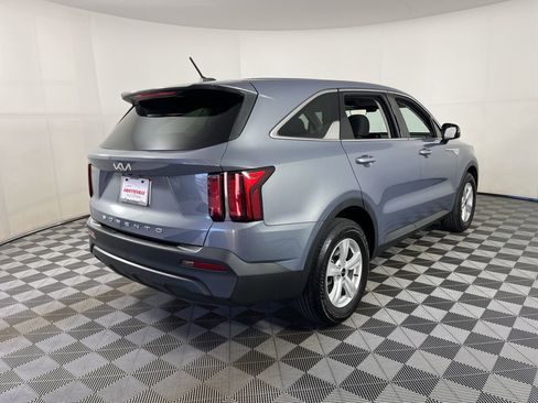 Used 2022 Kia Sorento LX image 13