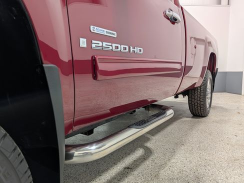 Used 2007 GMC Sierra 2500 SLE w/ Z71 Off-Road Package image 9