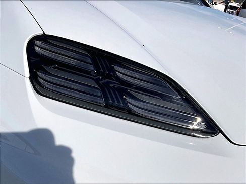 Used 2024 Porsche Macan 4 Electric image 12