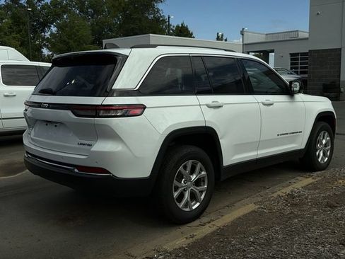 Used 2023 Jeep Grand Cherokee Limited w/ Luxury Tech Group II AWD/4WD image 5