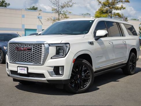 Used 2021 GMC Yukon XL Denali w/ Denali Premium Package AWD/4WD image 5