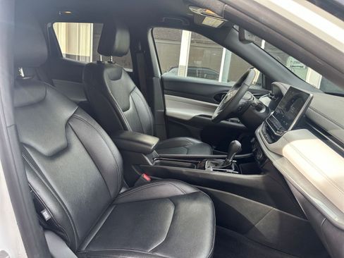 Used 2025 Jeep Compass Limited image 36