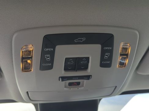 Used 2026 Toyota Sienna XLE image 21