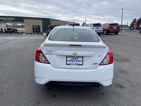 Used 2015 Nissan Versa SV image 10