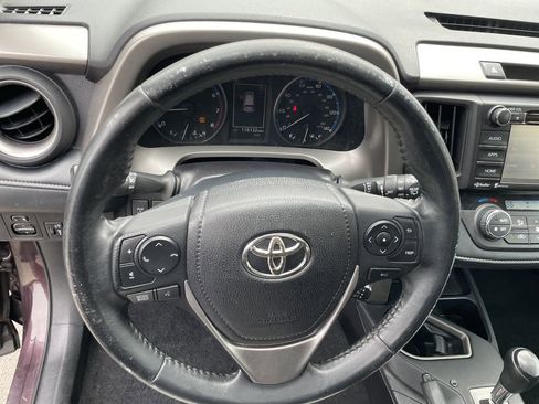 Used 2018 Toyota RAV4 XLE AWD/4WD image 16