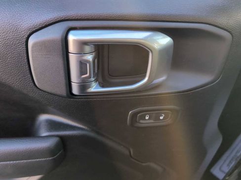 Used 2025 Jeep Wrangler Sport image 21