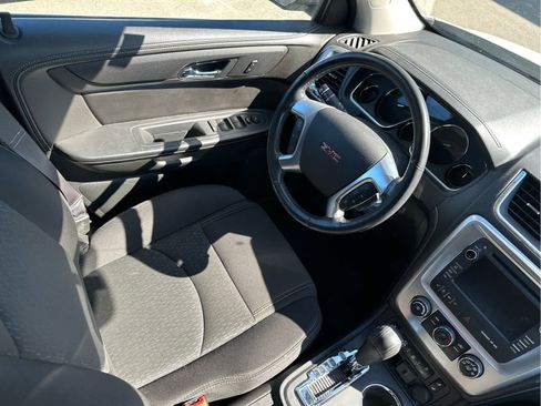 Used 2015 GMC Acadia SLE FWD image 7