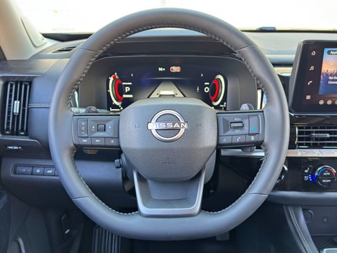 Used 2026 Nissan Pathfinder Platinum FWD image 21