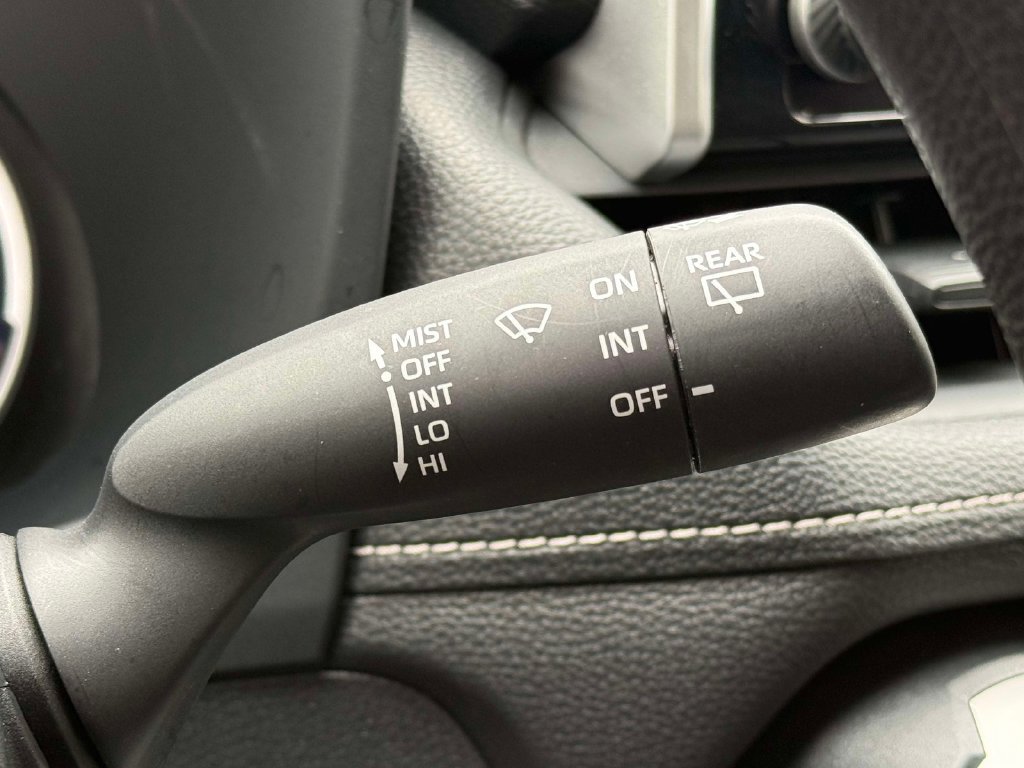 Used 2025 Toyota RAV4 LE AWD/4WD image 28