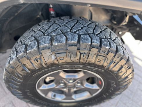 Used 2020 Jeep Gladiator Rubicon image 3