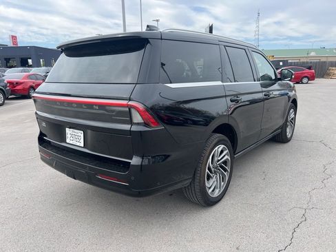 Used 2025 Lincoln Navigator Reserve image 5