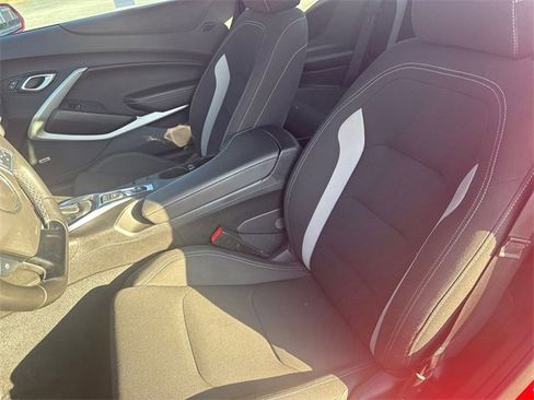 Used 2022 Chevrolet Camaro LT w/ Technology Package image 6