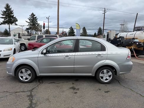 Used 2010 Chevrolet Aveo LT image 6