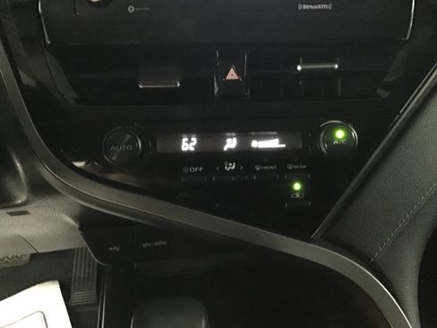 Used 2021 Toyota Camry SE FWD image 18