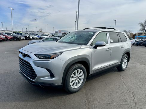 New 2026 Toyota Grand Highlander XLE image 9