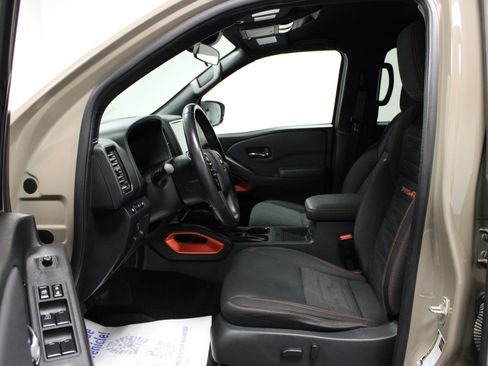 Used 2022 Nissan Frontier PRO-4X image 12