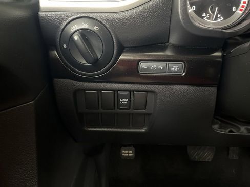 Used 2017 Nissan Titan SV AWD/4WD image 50