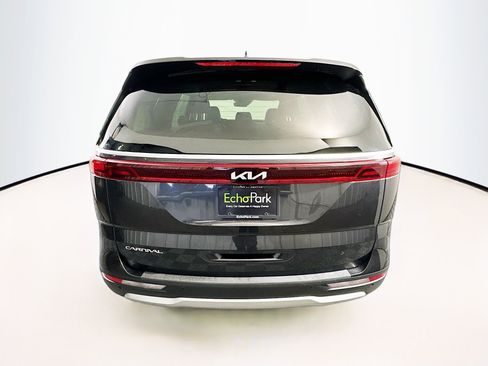 Used 2024 Kia Carnival LX image 7